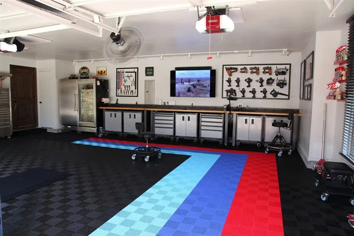 Plastic Tiles Floor